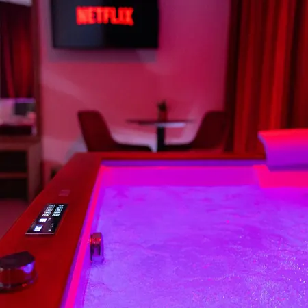 Affittacamere 5 Stars - Exclusive Luxury With A Jacuzzi 4*