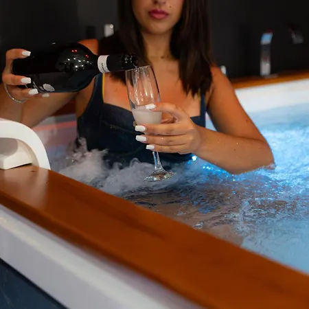 5 Stars - Exclusive Luxury With A Jacuzzi Affittacamere 4*